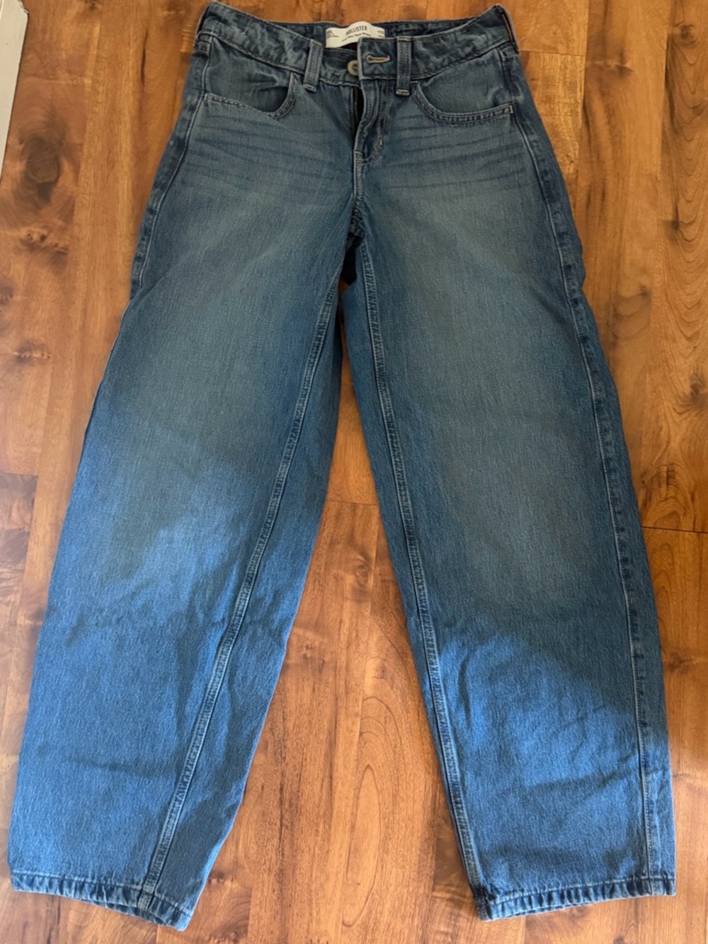HOLLISTER low rise taper baggy jeans